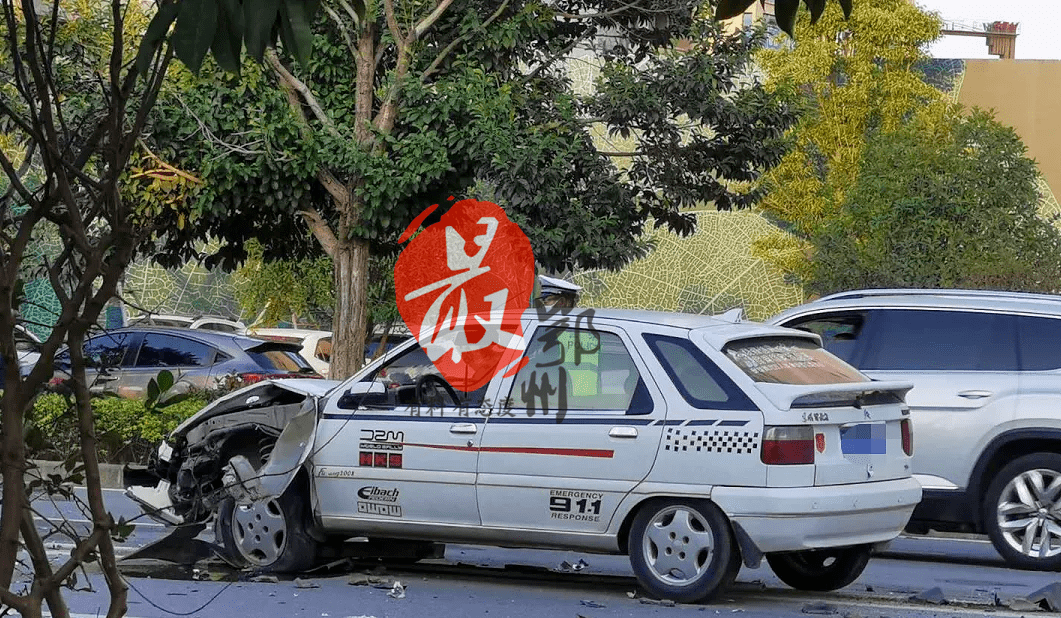 最新鄂州車禍?zhǔn)录疃冉馕雠c報(bào)道